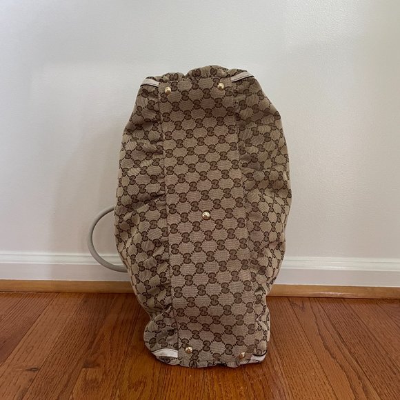 Gucci medium size handbag. Rarity, prestige and status symbol is the Gucci brand - Picture 5 of 8
